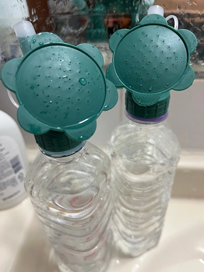 강원 강릉지역 인터넷 커뮤니티에 “생수통에 분무기 마개를 씌워 아이를 씻겼다”는 글과 함께 올라온 사진.
뉴스1