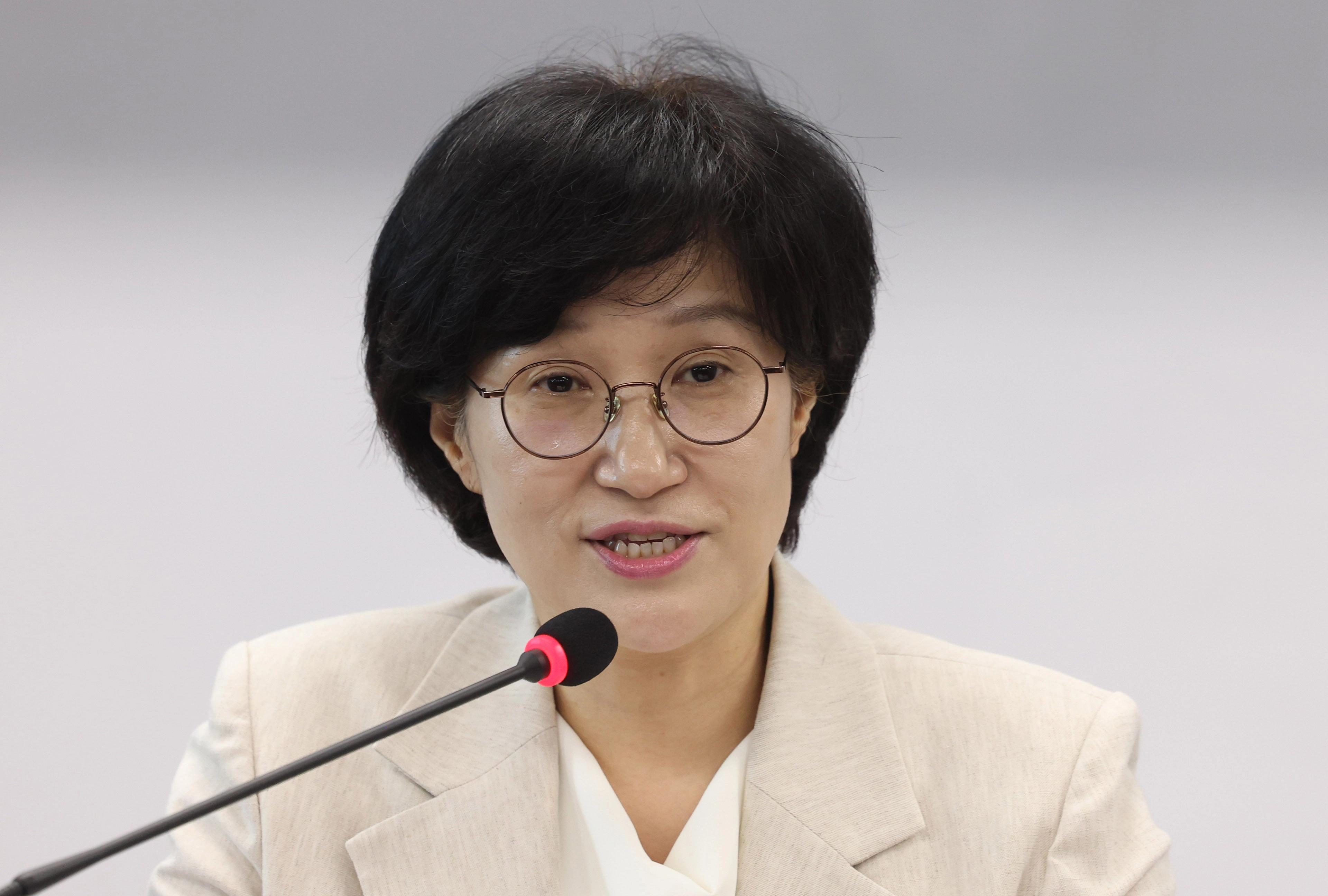 원민경 여성가족부 장관이 10일 오후 서울 종로구 정부서울청사에서 열린 취임식에서 취임사를 하고 있다. 2025.9.10 뉴시스
