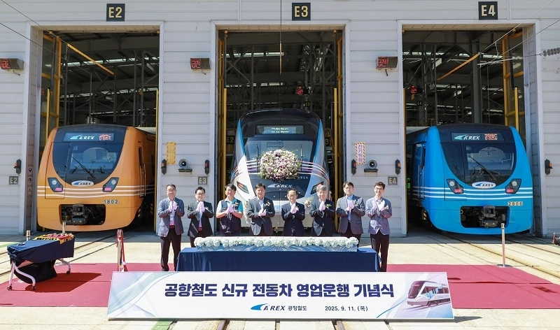 신규 전동차 영업운행 기념식(내부행사, 9.11. 오전) 왼쪽에서 네 번째 박대수 사장