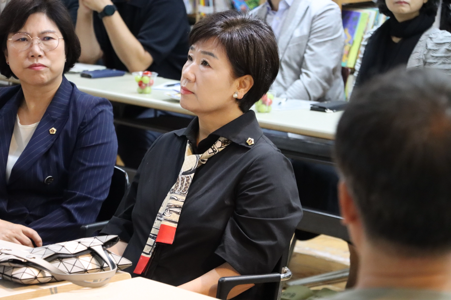 황진희 의원이 산학교 관계자들과 간담회를 갖고 학생 맞춤형 교육 지원과 제도 보완 필요성을 청취하고 있다. (사진=경기도의회)