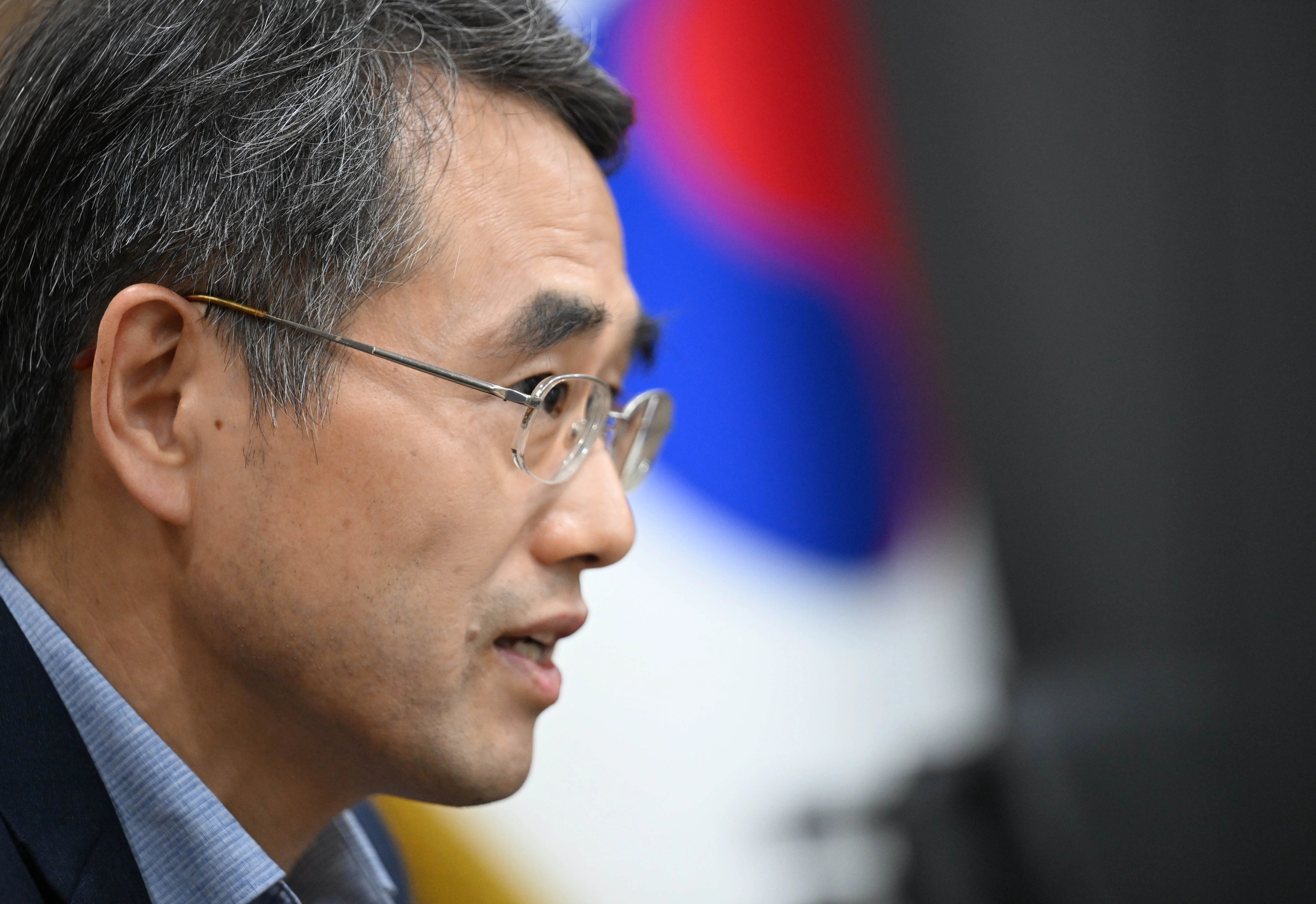 정진우 서울과학대 교수는 “산재를 실질적으로 줄이려면 산재예방 의무주체들이 무엇을 어떻게 해야하는지 등 이행방법을 명확하게 규정해야 하는데, 중처법은 주무부처조차 답변을 제대로 하지 못할 정도로 모호한 조항이 많다”며 “이런 상황에선 처벌을 아무리 강화해도 산재가 줄어들지 않는다”고 말했다. 
홍윤기 기자