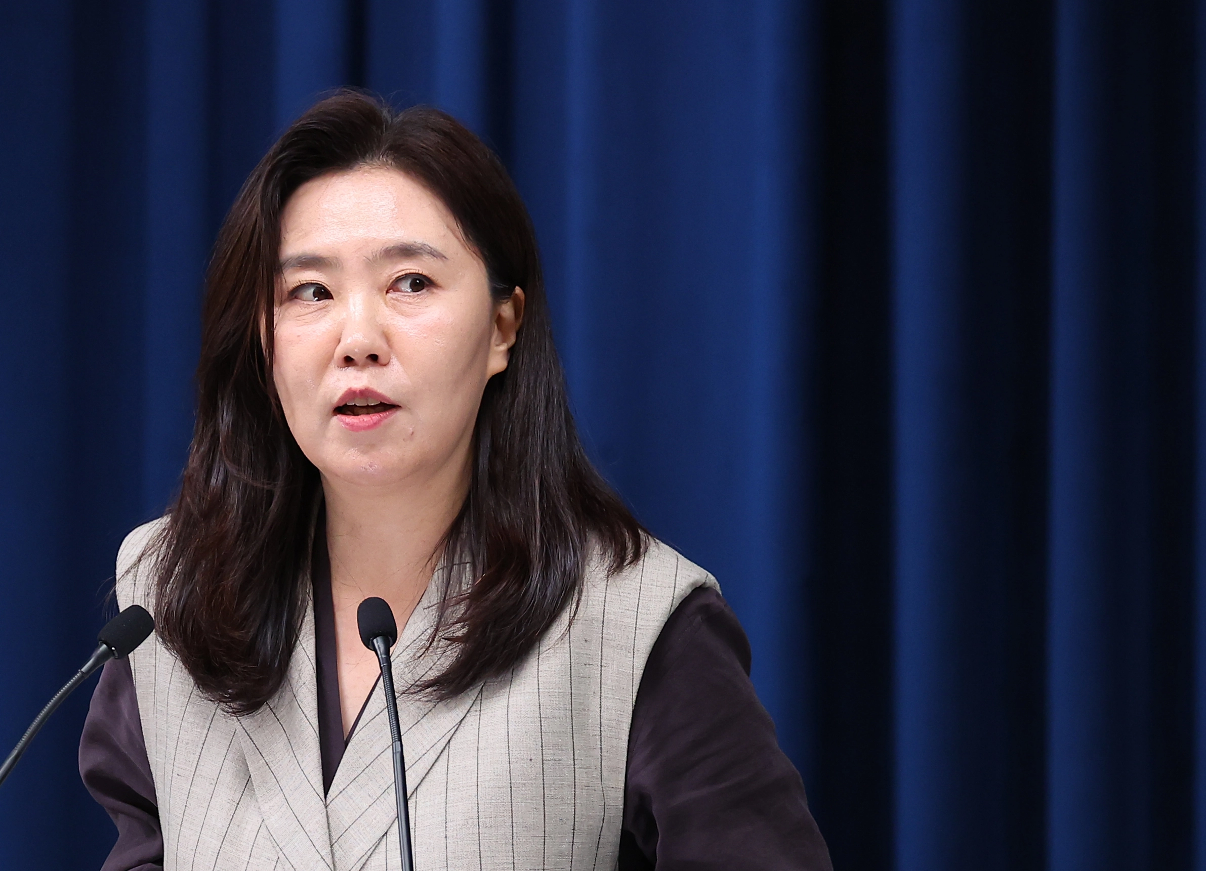 강유정 대통령실 대변인이 15일 용산 대통령실에서 순직 해경 관련 브리핑을 하고 있다. 2025.9.15 연합뉴스
