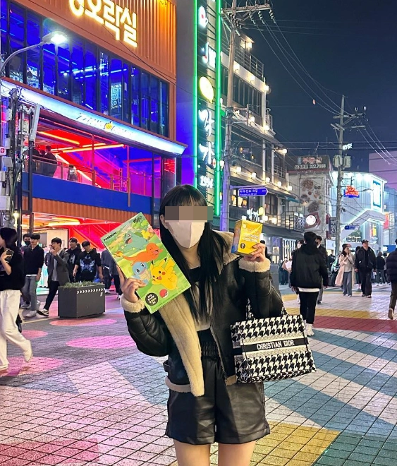 유튜버로 활동하는 대만인 여성이 서울 홍대 거리를 걷다 처음 보는 남성들의 헌팅을 거절한 뒤 폭행당했다며 사진을 공개해 논란이 일고 있다. 인스타그램 캡처