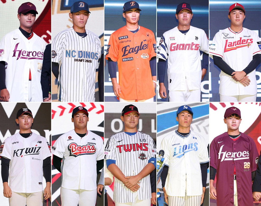 2026 KBO 드래프트의 주인공들  17일 서울 송파구 롯데호텔 월드에서 열린 2026 KBO 신인 드래프트 1라운드에서 각 구단 지명을 받은 선수들이 기념촬영을 하고 있다.
    윗줄 왼쪽부터 박준현(키움), 신재인(NC), 오재원(한화), 신동건(롯데), 김민준(SSG). 아랫줄 왼쪽부터 박지훈(kt), 김주오(두산), 양우진(LG), 이호범(삼성), 박한결(키움). 2025.9.17 연합뉴스