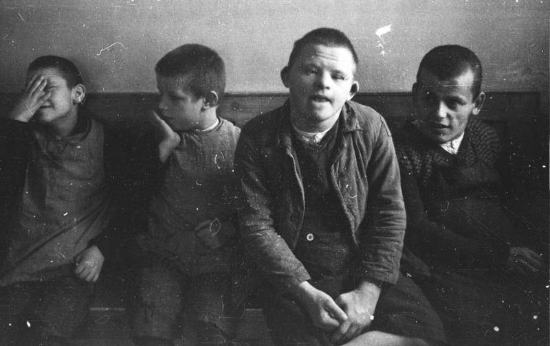 1934년 2월 16일 독일 다하우 강제수용소 근처 쇤브룬 요양소에서 찍힌 다운증후군이 있는 소년들의 모습. 이들은 제2차 세계대전이 시작된 1939년 9월 1일 나치 독일의 ‘T4 작전’에 따라 안락사됐다.
이른비 제공
