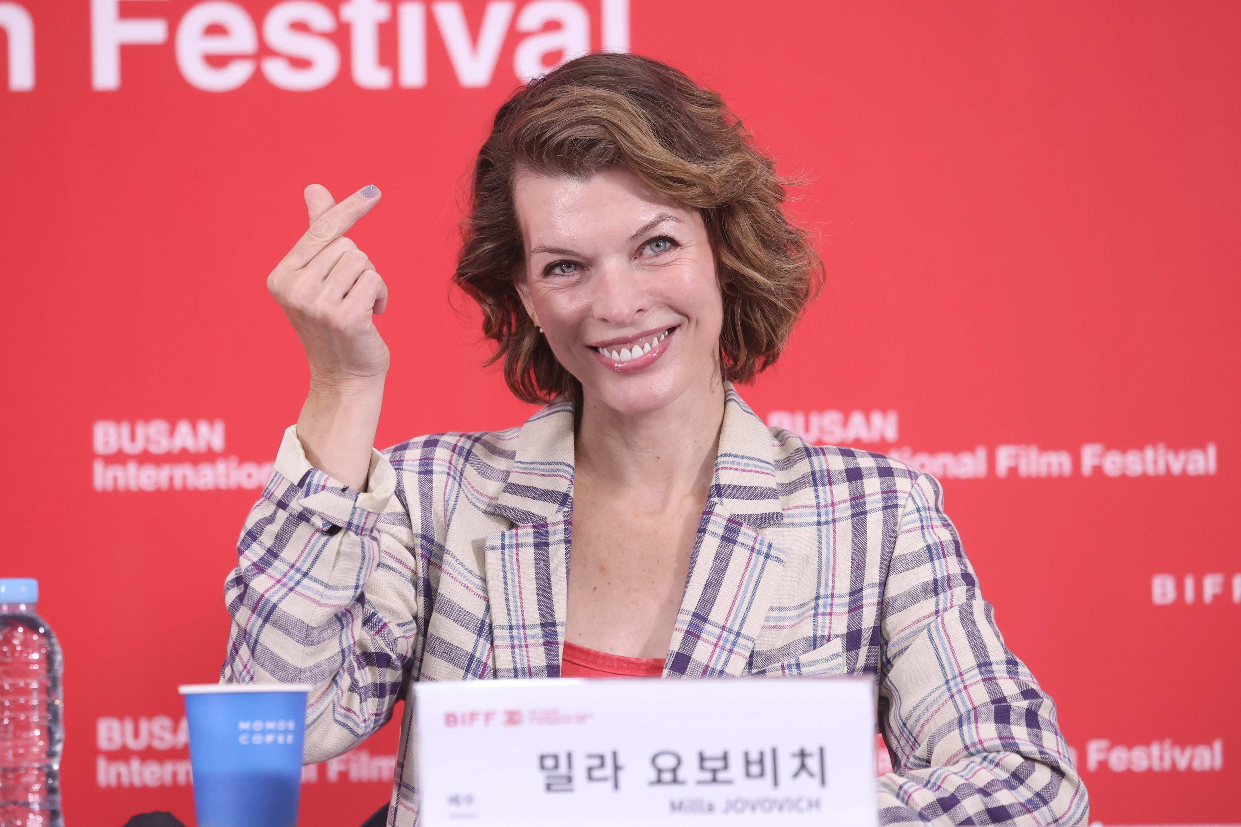 배우 밀라 요보비치가 18일 부산 해운대구 영화의전당에서 열린 제30회 부산국제영화제 기자회견에 참석해 방한 소감을 밝히고 있다.
부산 연합뉴스