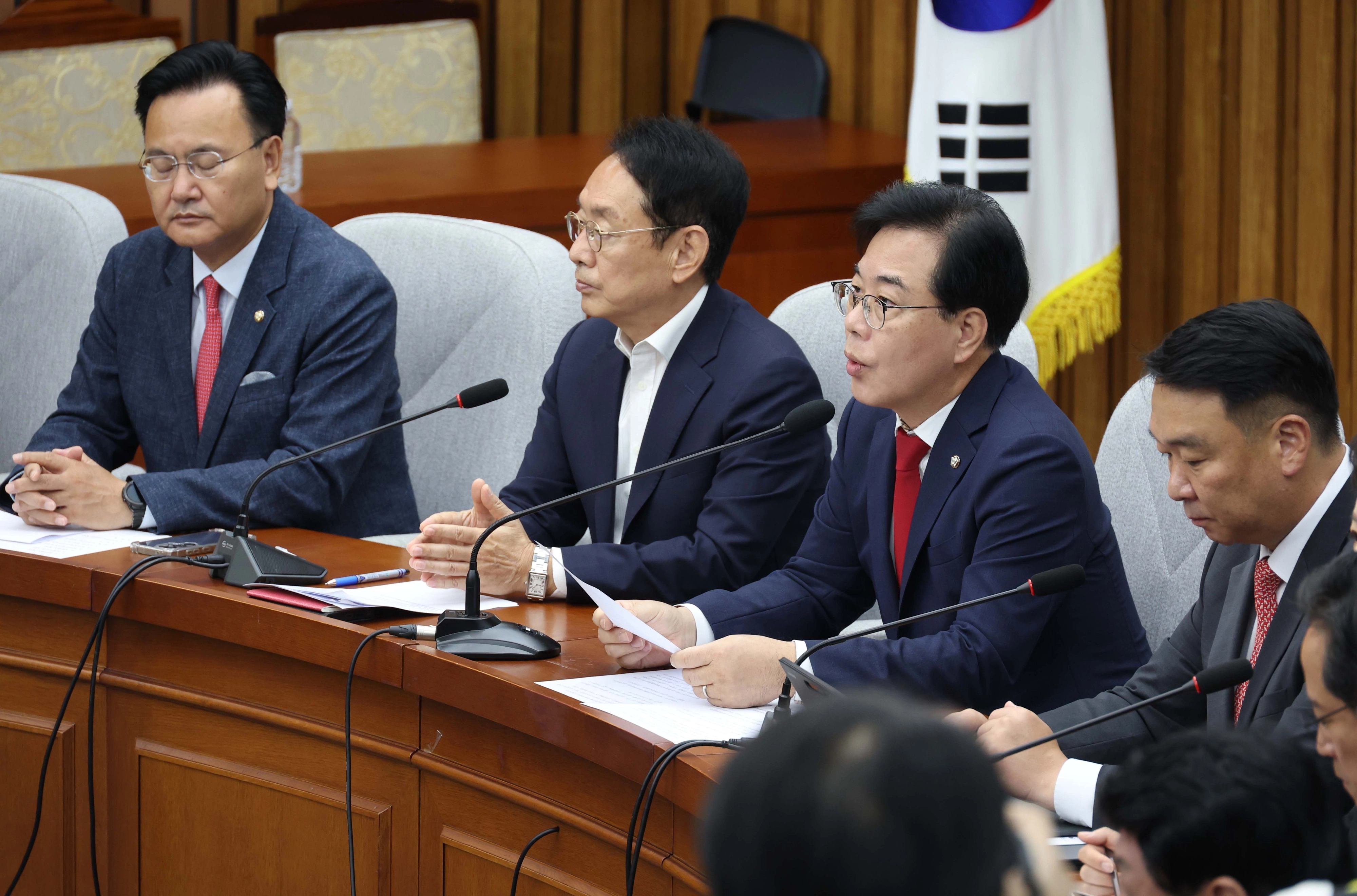 송언석 국민의힘 원내대표가 19일 국회에서 열린 원내대책회의에서 발언을 하고 있다. 뉴시스