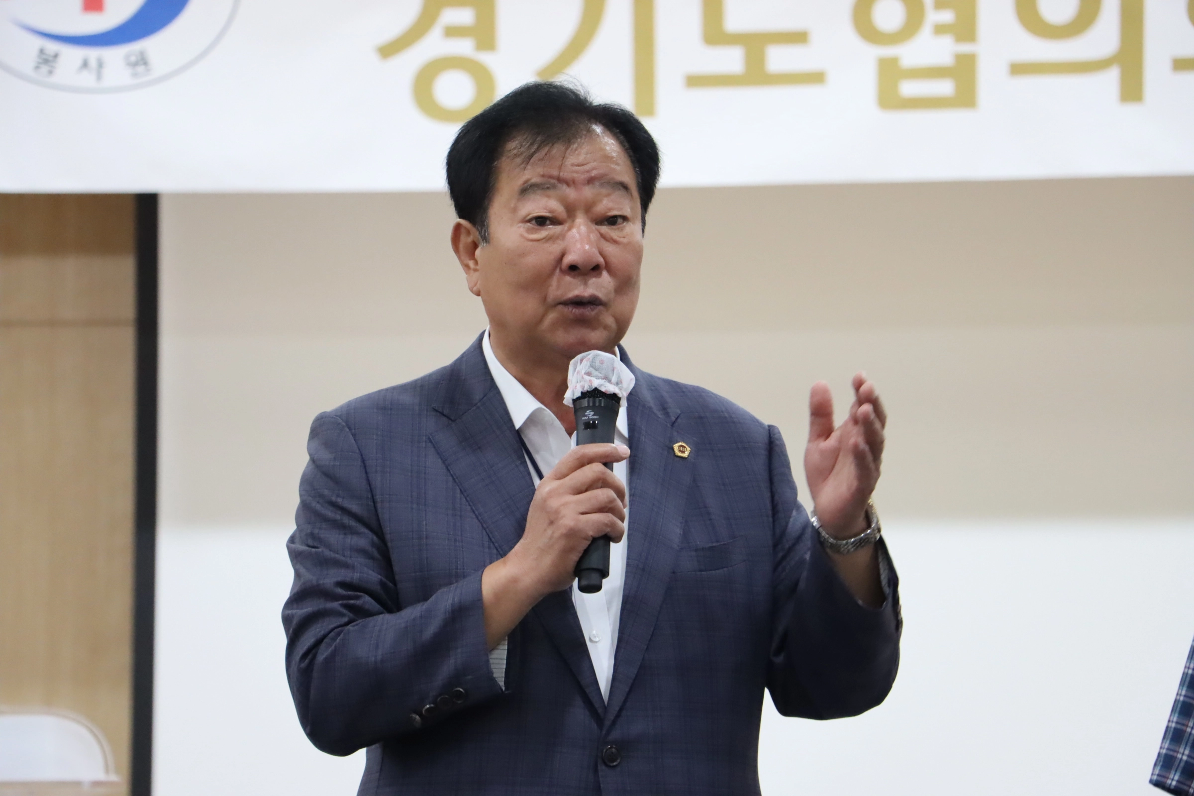 임상오 위원장이 ‘대한적십자봉사회 경기도협의회’에 서 회원들을 격려하며 축사를 전하고 있다. (사진=경기도의회)