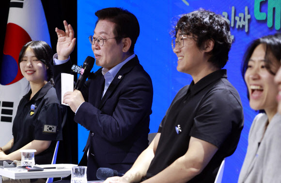 청년 토크콘서트 참석한 이재명 대통령