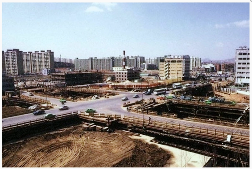 택지지구가 개발되고 있는 1970~80년대 강남구.