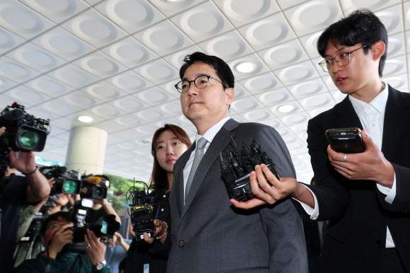 심우정 전 검찰총장이 21일 서울고검에 마련된 조은석 내란특별검사팀 사무실에 윤석열 전 대통령 구속 취소 당시 즉시항고를 하지 않은 경위와 관련 조사를 위해 피고발인 신분으로 출석하고 있다. 2025.9.21  연합뉴스