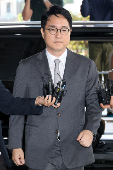 심우정 전 검찰총장이 21일 서울고검에 마련된 조은석 내란특별검사팀 사무실에 윤석열 전 대통령 구속 취소 당시 즉시항고를 하지 않은 경위와 관련 조사를 위해 피고발인 신분으로 출석하고 있다. 2025.9.21  연합뉴스