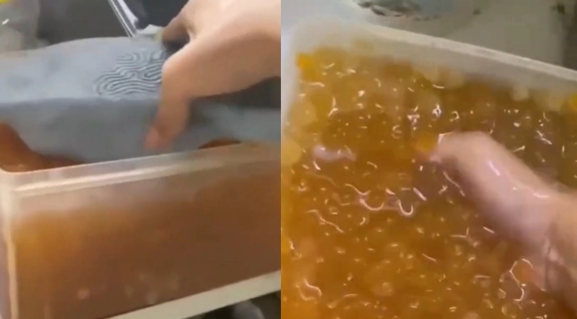중국의 한 밀크티 가게 직원이 자신이 신고 있던 슬리퍼를 벗어 음료에 들어가는 펄이 담긴 통 안에 넣는 모습(오른쪽)과 맨손으로 통 안에 들어있는 펄을 움켜쥐는 모습. 더우인 캡처