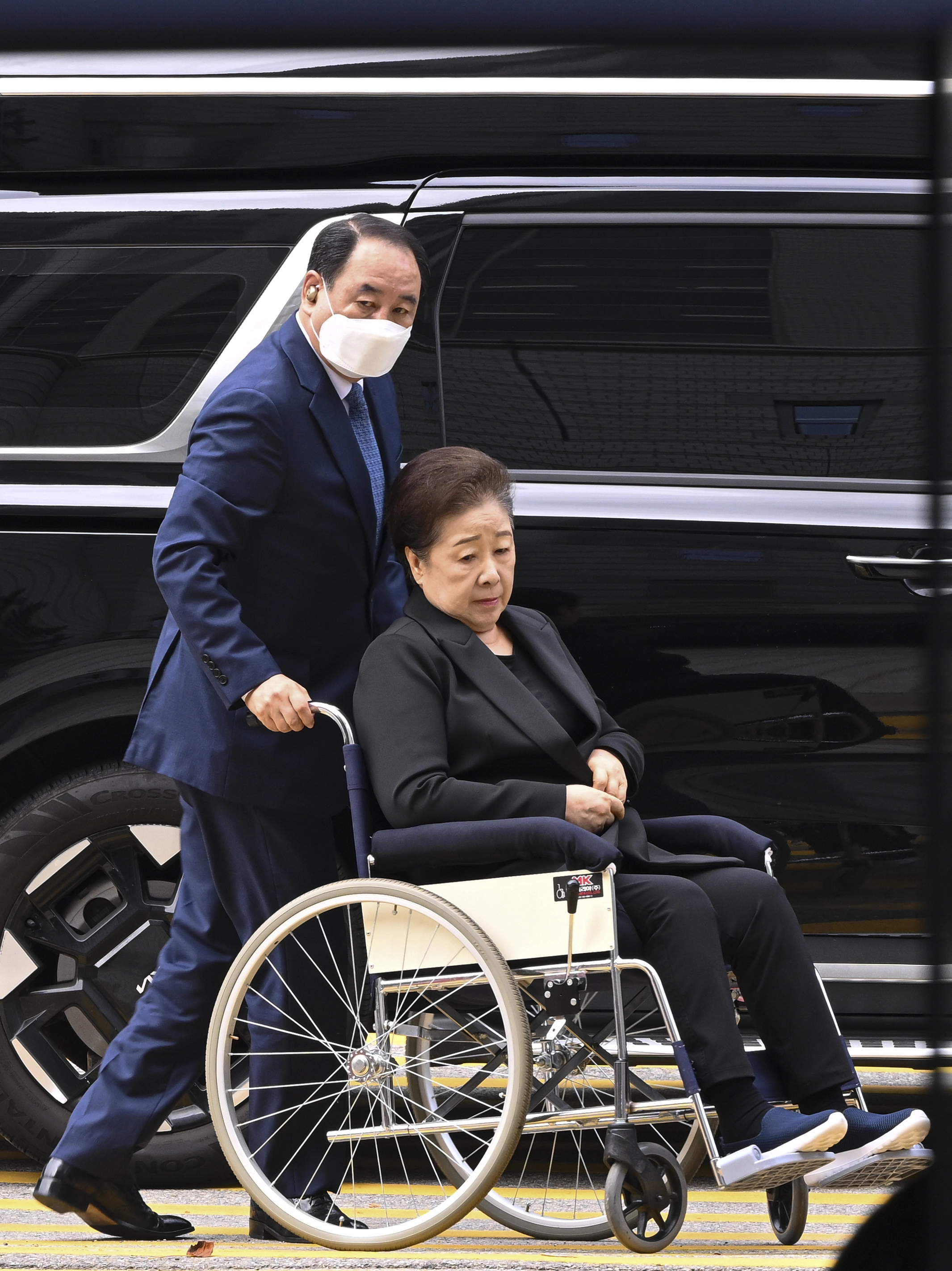 불법 정치자금 전달 혐의 등을 받고 있는 한학자 통일교 총재가 22일 서울 서초구 서울중앙지방법원에서 구속 전 피의자 심문(영장실질심사)에 출석하고 있다. 2025.9.22 이지훈 기자