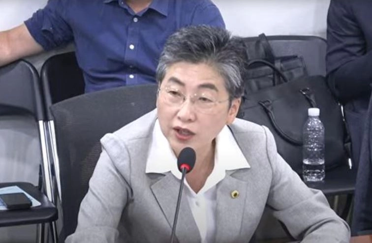 지난 22일 열린 민주주의 회복을 위한 ‘언론 정상화’ 토론회 2부  ‘공영방송 TBS, 어떻게 복원할 것인가’에서 토론자로 나선 유정희 의원
