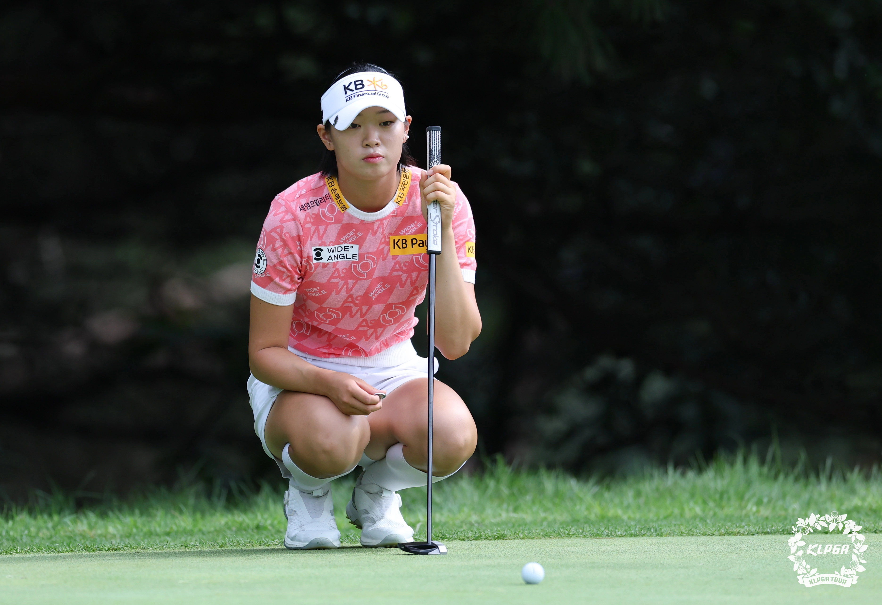 그린 파악하는 방신실  그린 파악하는 방신실
    (서울=연합뉴스) 방신실이 14일 경기 포천 포천아도니스 컨트리클럽에서 열린 ‘OK저축은행 읏맨 오픈’ FR 1번홀에서 그린을 파악하고 있다. 2025.9.14 [ KLPGA 제공. 재판매 및 DB 금지]
    photo@yna.co.kr
(끝)


<저작권자(c) 연합뉴스, 무단 전재-재배포, AI 학습 및 활용 금지>