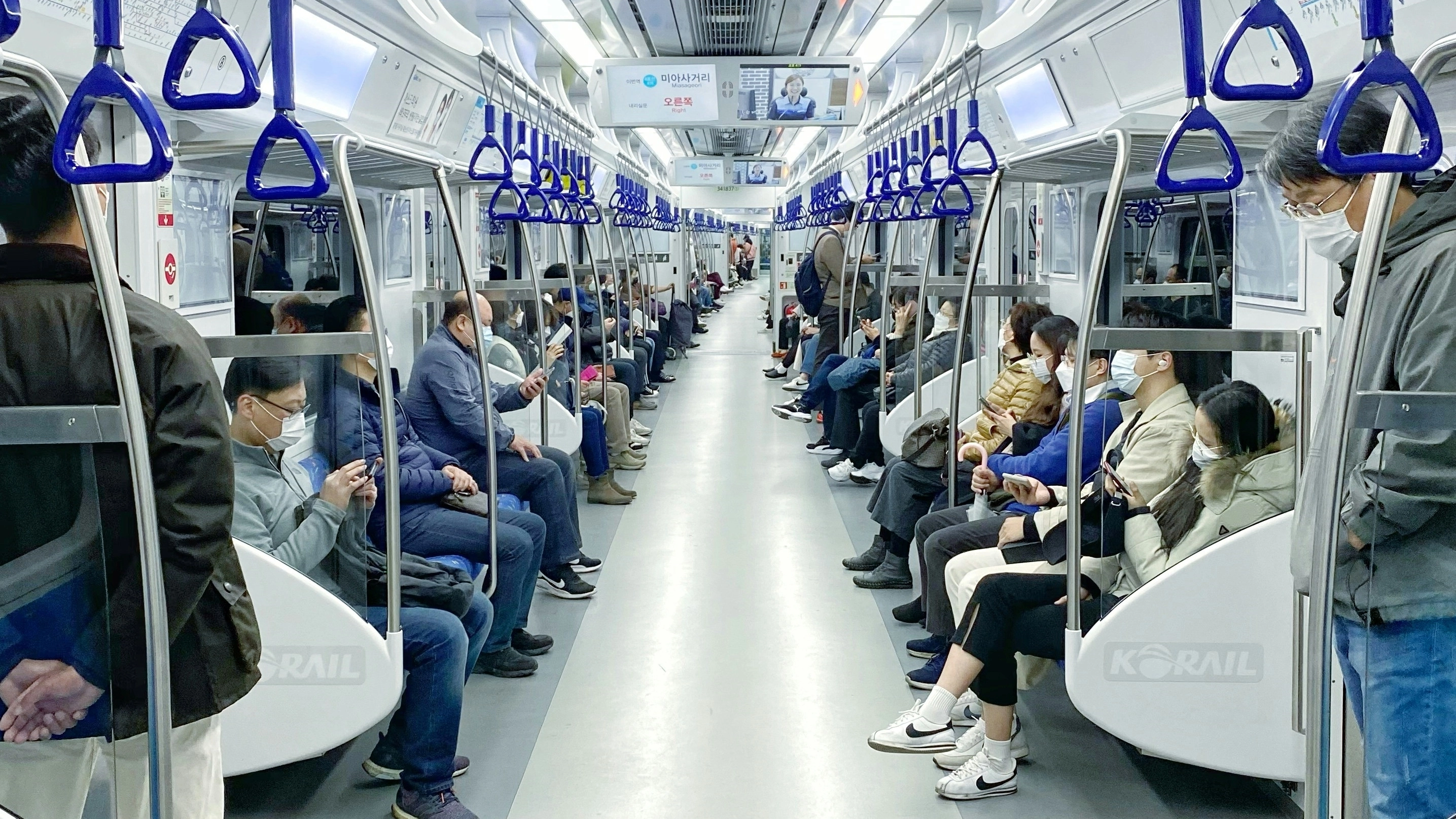 서울 지하철. 언스플래쉬