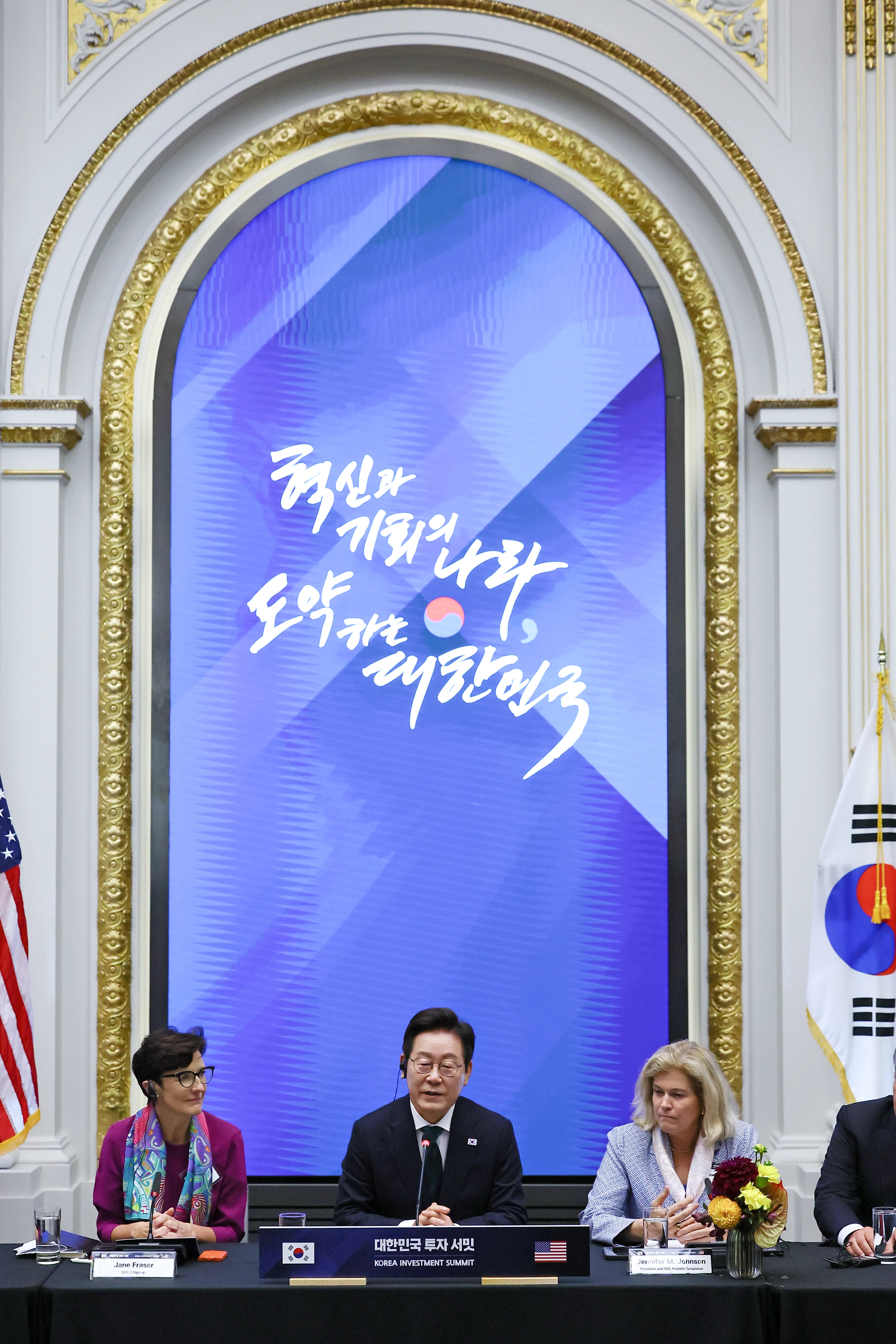 이재명 대통령, 뉴욕에서 한국경제설명회  이재명 대통령이 25일(현지시간) 미국 뉴욕 증권거래소에서 열린 한국경제설명회 투자서밋에서 발언하고 있다. 2025.9.25 연합뉴스