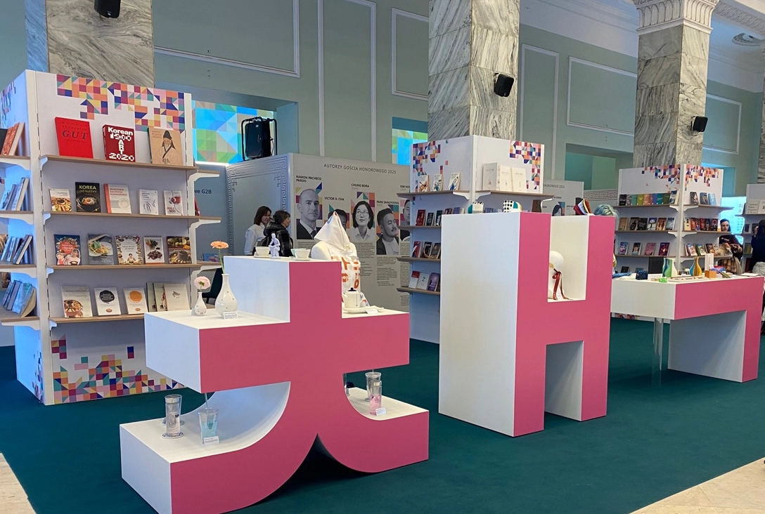 지난 5월 바르샤바 도서전에 마련된 한국문학 부스. 한국은 이 도서전의 주빈국으로 초청됐다.
주폴란드대한민국대사관 제공