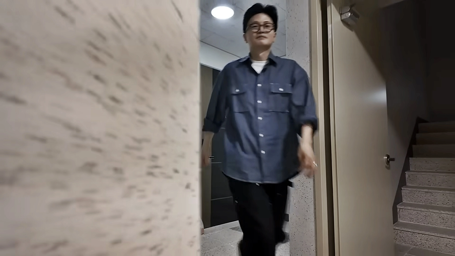 민심경청 차원에서 23일 진주혁신도시를 방문한 한동훈 전 국민의힘 대표가 치킨배달에 나서고 있다. 2025.9.24 한동훈 유튜브
