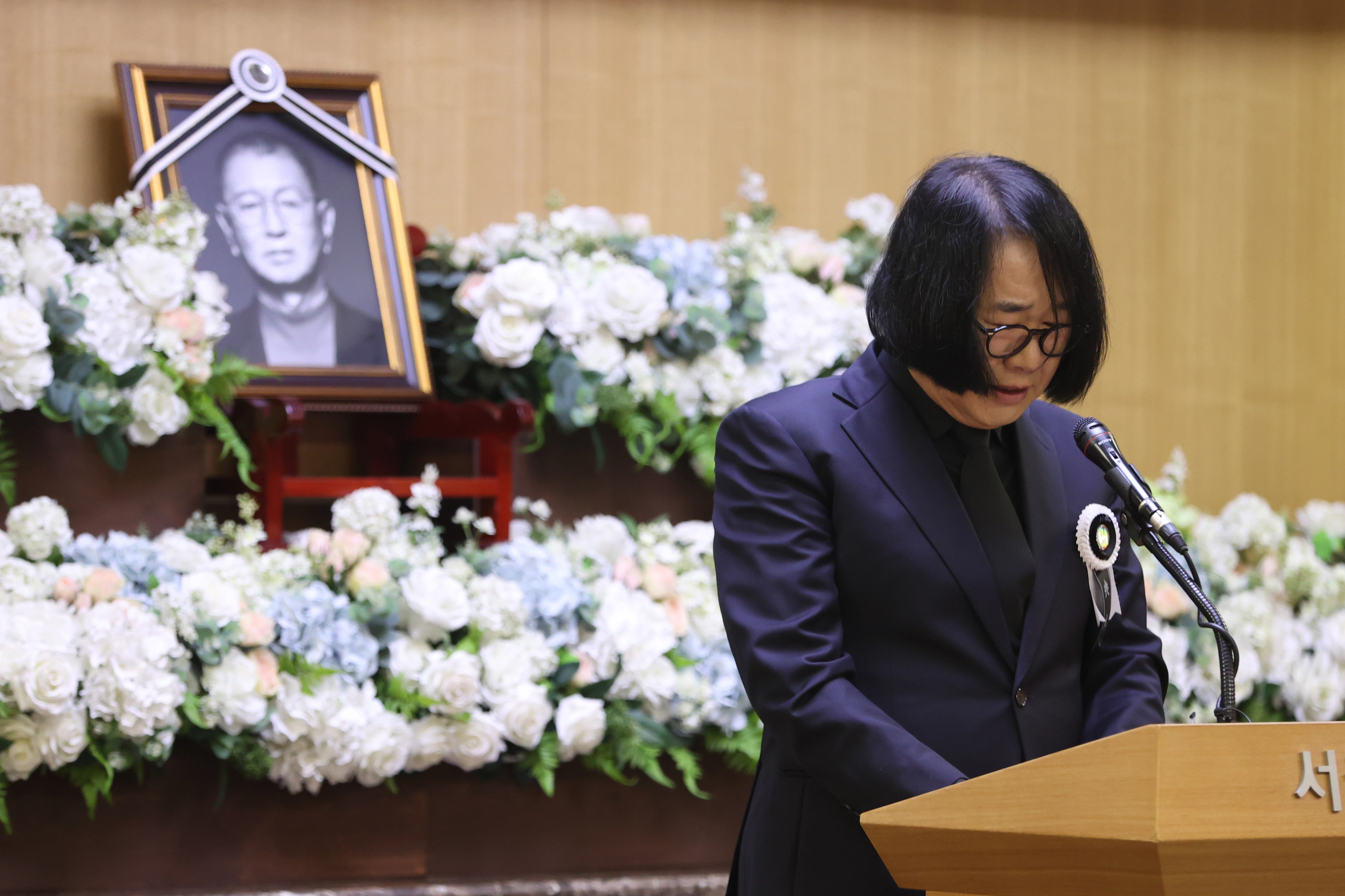약력 보고하는 최양락  개그맨 최양락이 28일 서울 송파구 서울아산병원 장례식장에서 엄수된 개그맨 전유성 영결식에서 고인의 약력을 보고하고 있다. 2025.9.28 연합뉴스