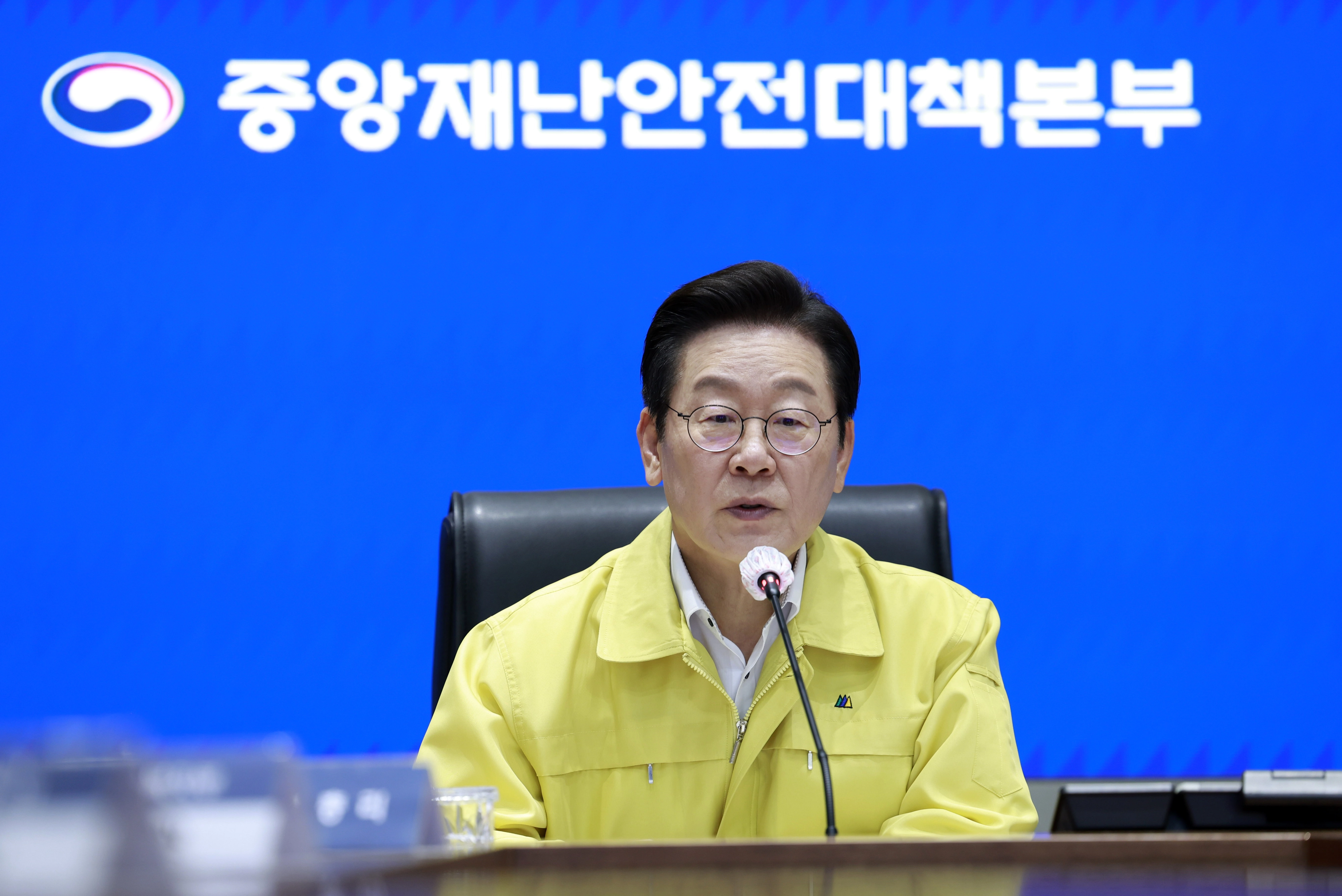 이재명 대통령, 국정자원 화재 관련 중대본 회의 주재  이재명 대통령이 28일 정부서울청사 중앙재난상황실에서 열린 국가정보자원관리원 화재 관련 중앙재난안전대책본부 회의에서 발언하고 있다. 2025.09.28 [대통령실통신사진기자단]