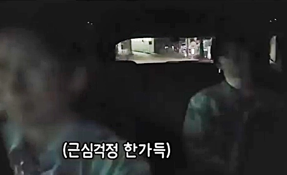 늦은 밤 마포대교를 목적지로 한 승객에 “요금 안 받고 집으로 모시겠다”고 제안한 택시기사의 블랙박스 영상이 공개돼 감동을 주고 있다. SNS 캡처