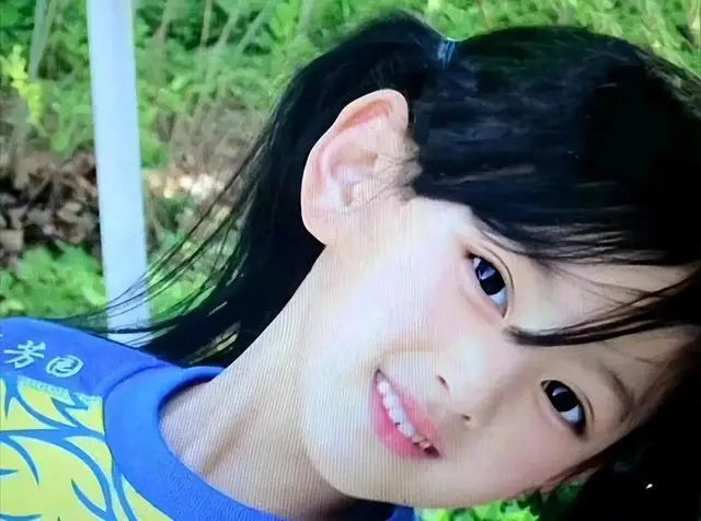 후신이의 어린 시절 모습. 웨이보 캡처