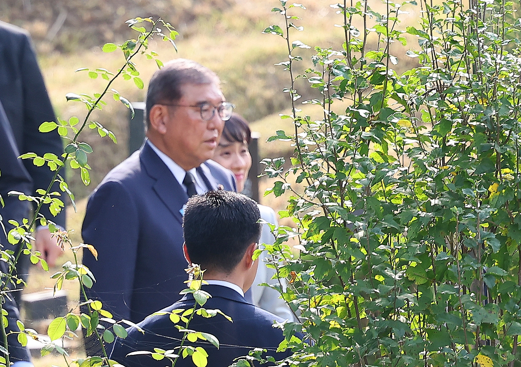 한일 정상회담을 위해 방한한 이시바 시게루 일본 총리가 30일 부산 금정구 영락공원 의인 이수현씨 묘를 참배하기 위해 이동하고 있다. 2025.9.30 연합뉴스