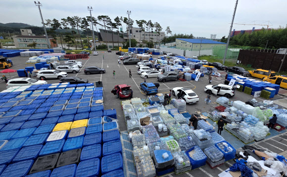 강릉 가뭄 끝…남은 생수 배부