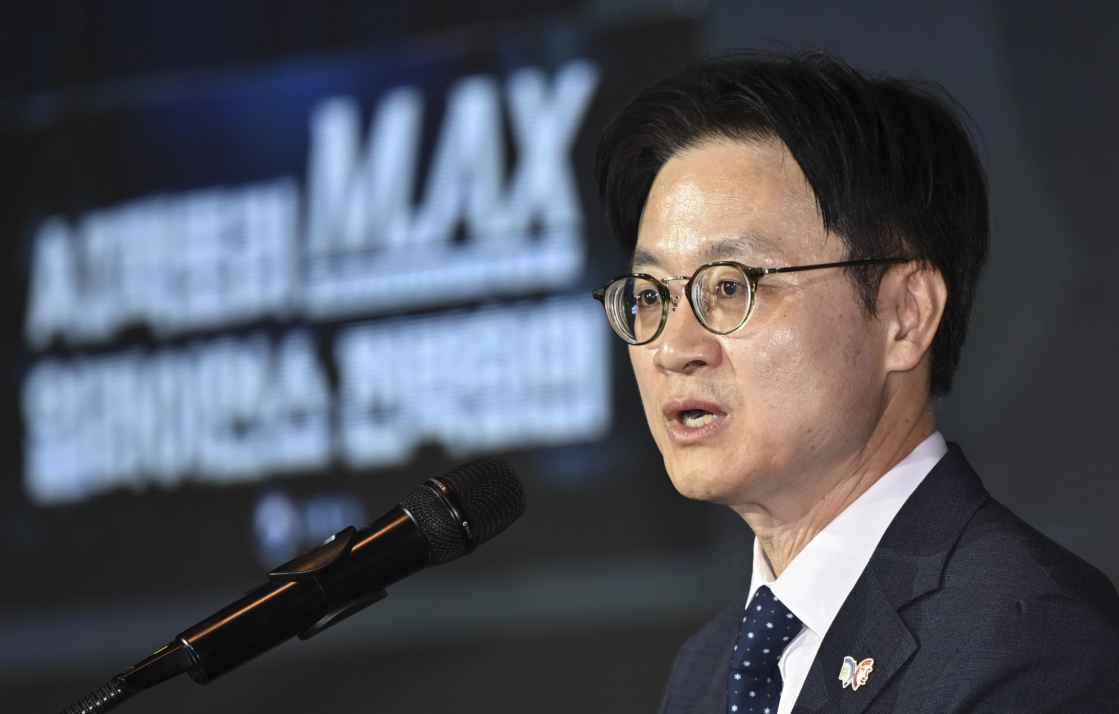 김정관 산업통상자원부 장관이 1일 서울 중구 더플라자 호텔 그랜드볼룸에서 열린 AI팩토리 M.AX 얼라이언스 전략회의에서 축사를 하고 있다. 2025.10.1 이지훈 기자
