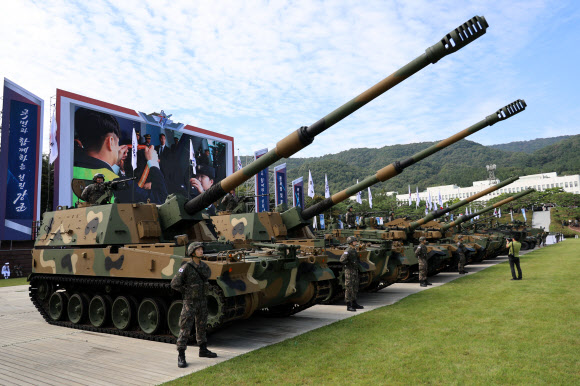 국방부는 건군 77주년을 맞아 국군이 보유한 유·무인 복합체계 신무기를 공개했다. 사진은 지난달 29일 국군의날 미디어데이 행사에서 공개된 K9자주포. 2025.10.1  연합뉴스
