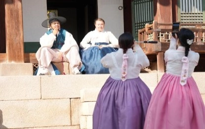 한복의 고운 맵시를 뽑낼 수 있는 ‘추석맞이 전통한복 곱게 입기 체험’ 자료 사진.
국립민속박물관 제공