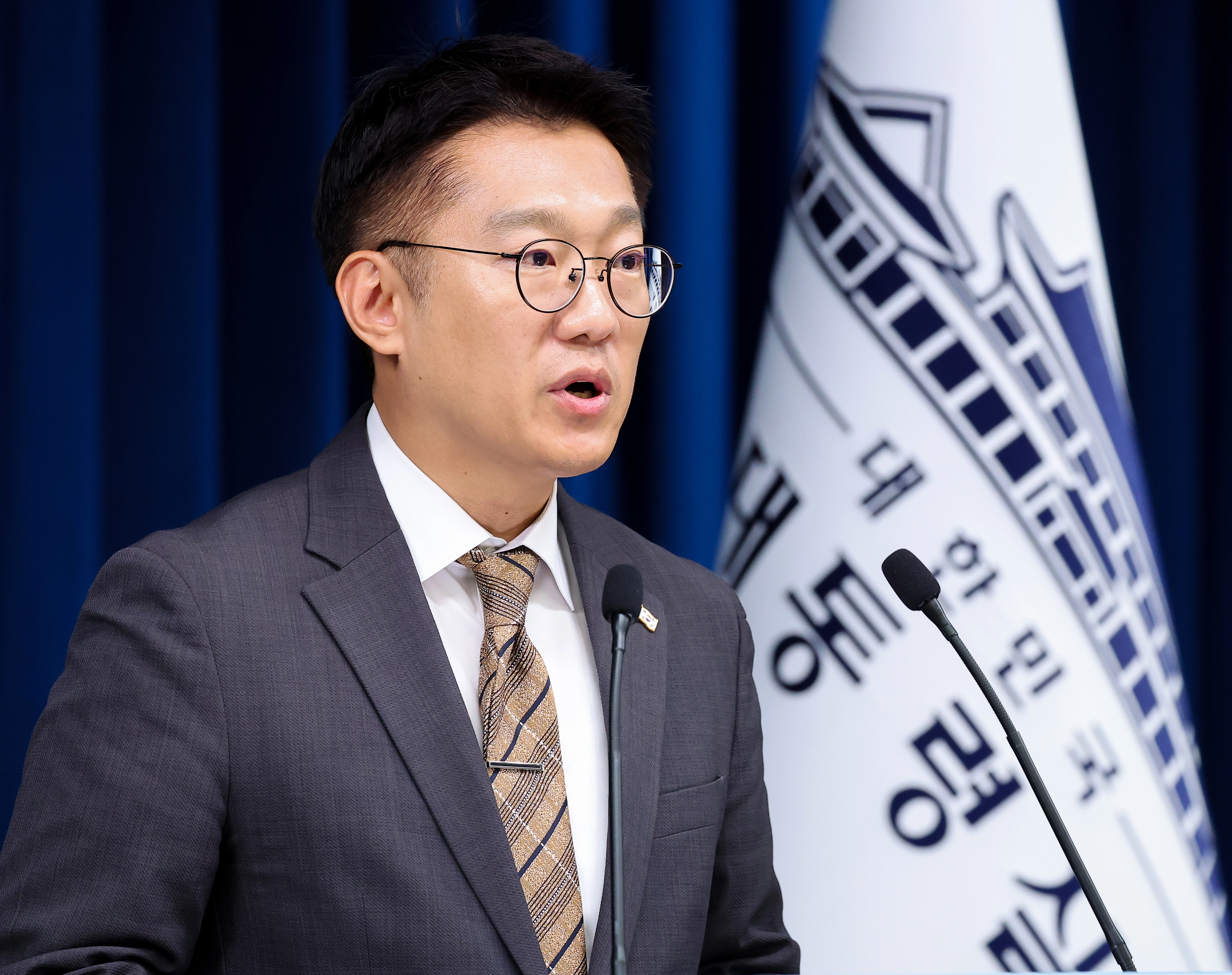 김남준 대변인의 첫 브리핑  김남준 대통령실 대변인이 30일 용산 대통령실에서 이날 진행된 제44회 국무회의 관련 브리핑을 하고 있다. 
연합뉴스