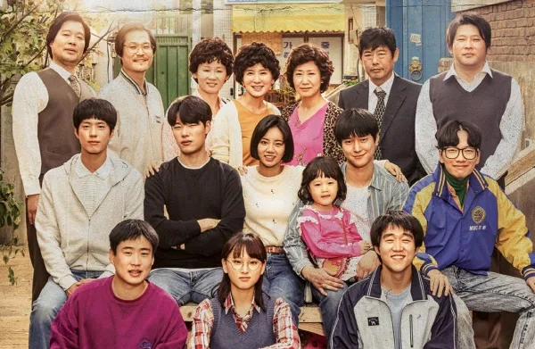 1988년 서울 도봉구 쌍문동을 배경으로 하는 드라마 ‘응답하라 1988’는 방영 당시 폭발적인 관심을 끌었다. 이런 레트로 열풍은 경기침체 등 사회 불안과 연관돼 있다는 분석도 있다.

tvN 제공