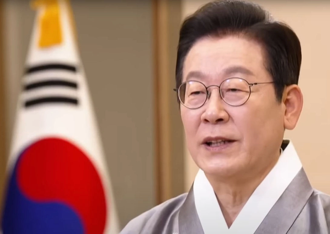 이재명 대통령, 추석 명절 영상 메시지  이재명 대통령이 4일 영상 메시지를 통해 추석 명절 인사를 전하고 있다. 
KTV 캡처, 뉴시스