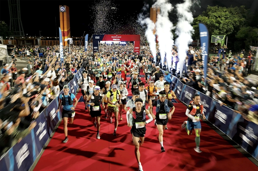 UTMB 월드시리즈 ‘국제트레일러닝대회’ 2024년 50㎞와 100㎞ 경주 출발 모습. 서귀포시 제공