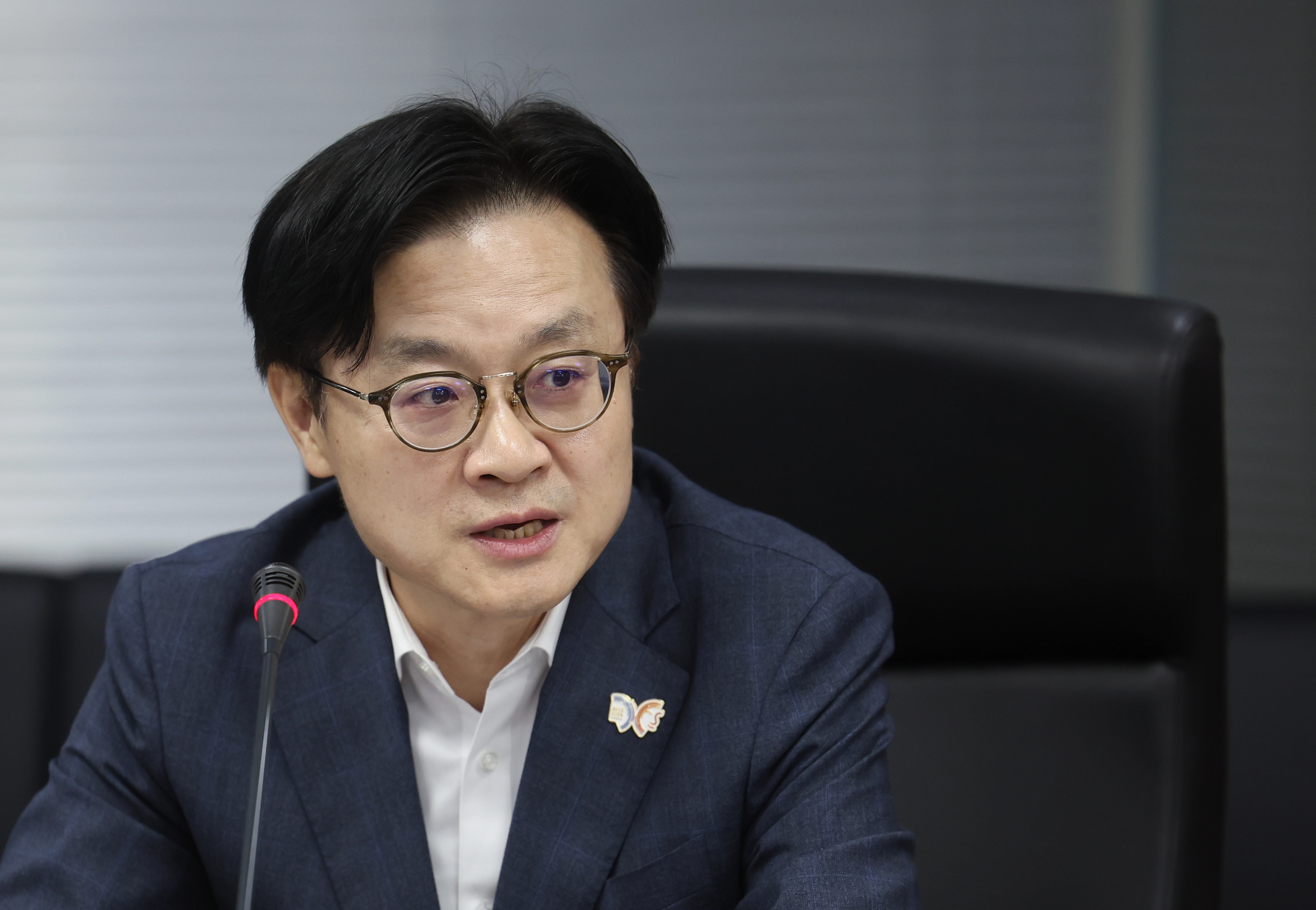 공공기관장 회의 주재하는 김정관 장관  김정관 산업통상부 장관이 10일 서울 종로구 한국무역보험공사에서 열린 산업통상부 공공기관장 회의에서 발언하고 있다. 2025. 10. 10. 연합뉴스