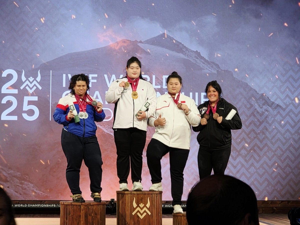 한국 역도 국가대표 박혜정이 11일(한국시간) 노르웨이 푀르데에서 열린 2025 세계역도선수권대회 여자 86㎏ 이상급에서 합계 283㎏을 들어올리며 금메달을 따내고 있다. 대한역도연맹 제공