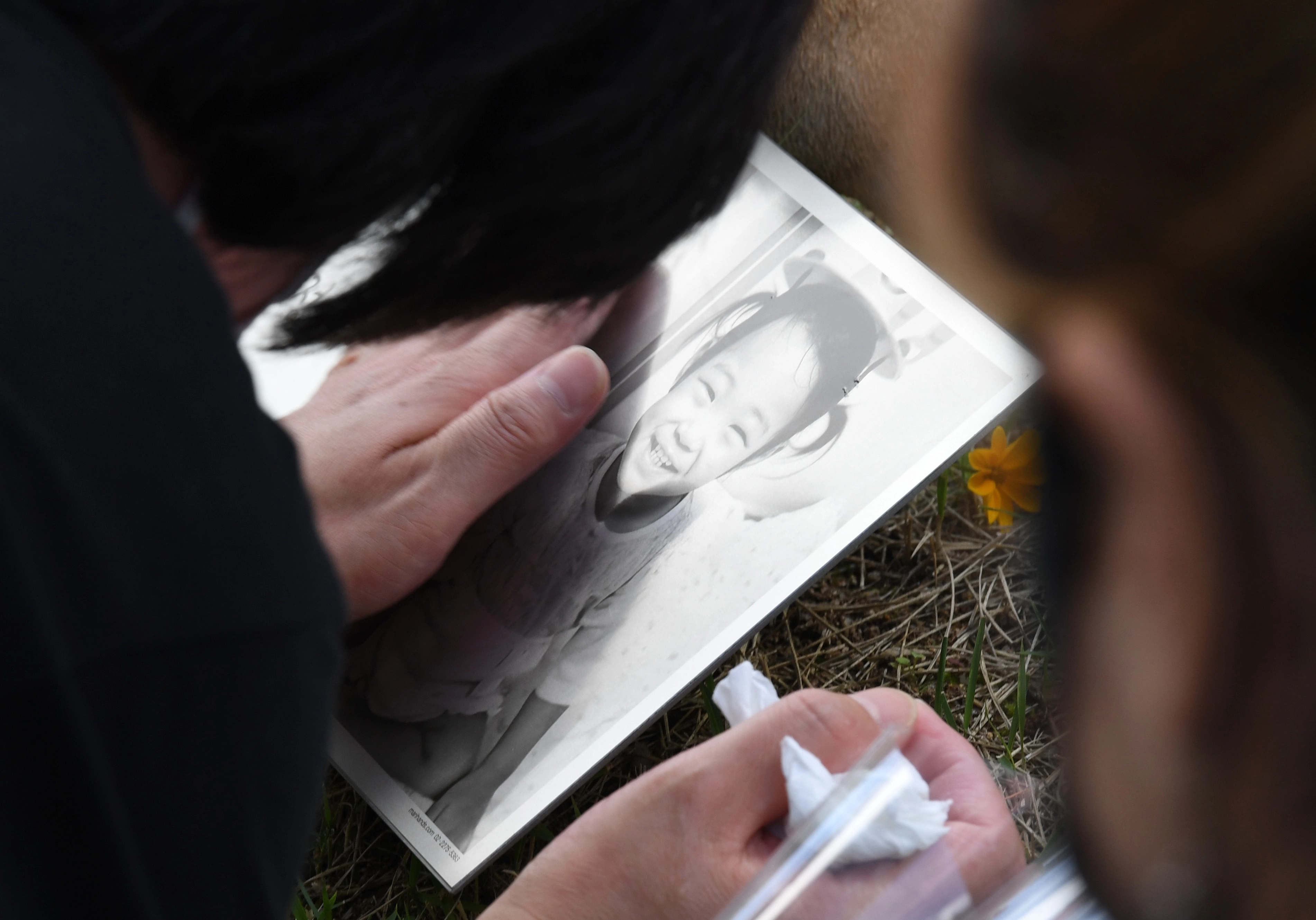 양부모 학대로 숨진 정인이 1주기인 13일 오후 경기도 양평군 하이패밀리 안데르센 공원묘원에 추모객들의 발길이 이어지고 있다. 2021.10.13. 도준석 기자 pado@seoul.co.kr