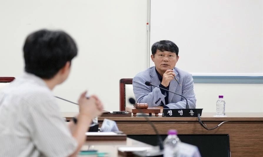 하남시의회 정병용 부의장이 지난 13일 미사5중(가칭 한홀중) 개교 대비 학생 통학 안전 확보를 위해 아이테코사거리·진등교차로 교통안전 간담회를 개최했다. 정병용 부의장실 제공