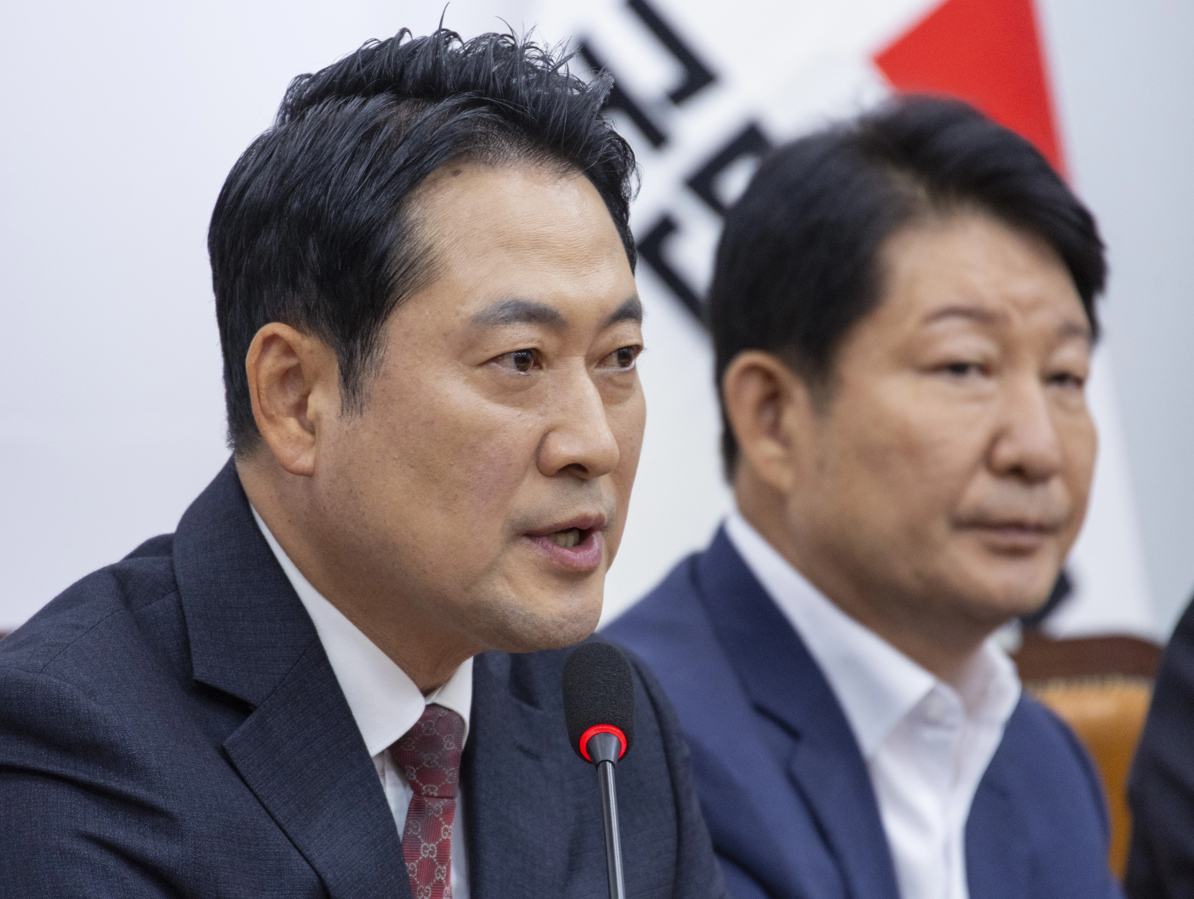 정부의 부동산 정책 발표 관련 발언하는 장동혁 대표  국민의힘 장동혁 대표가 15일 국회에서 가진 기자간담회에서 이날 정부가 발표한 부동산 정책 관련 발언을 하고 있다. 2025.10.15 연합뉴스