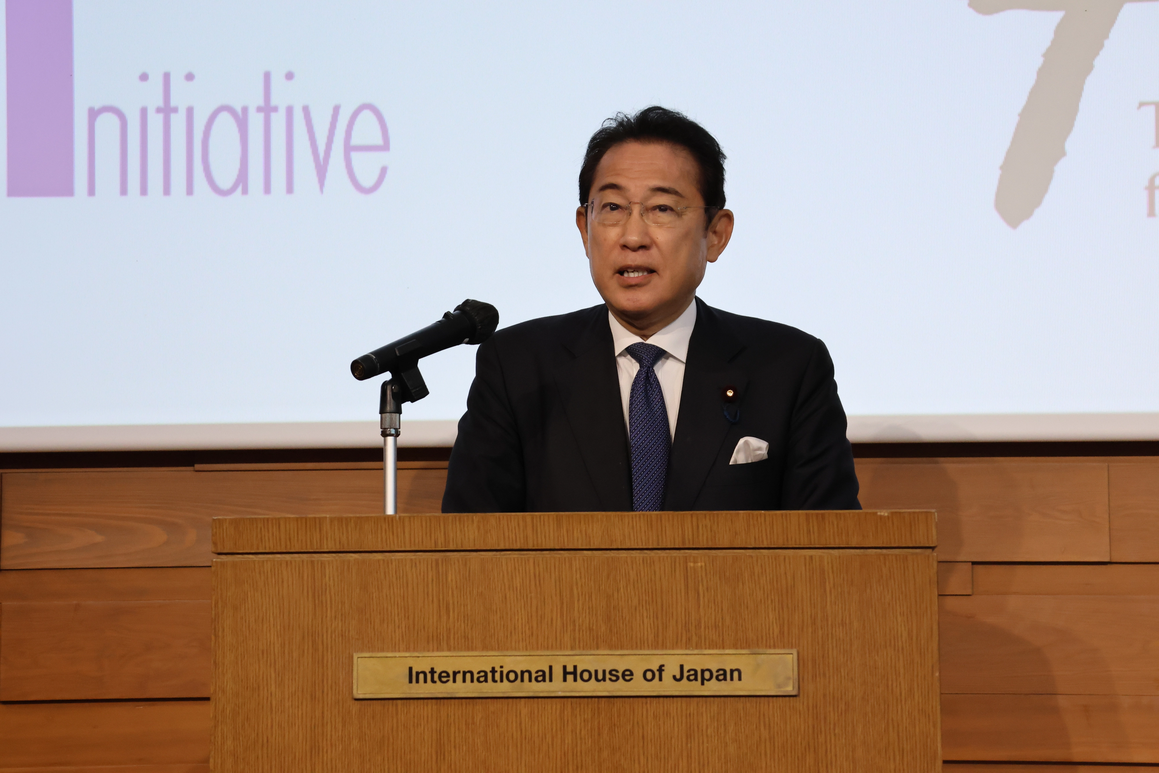 기시다 후미오 전 일본 총리가 15일 도쿄 국제문화회관에서 열린 ‘2025 한일 정책대화’에서 축사를 하고 있다. 아산정책연구원 제공