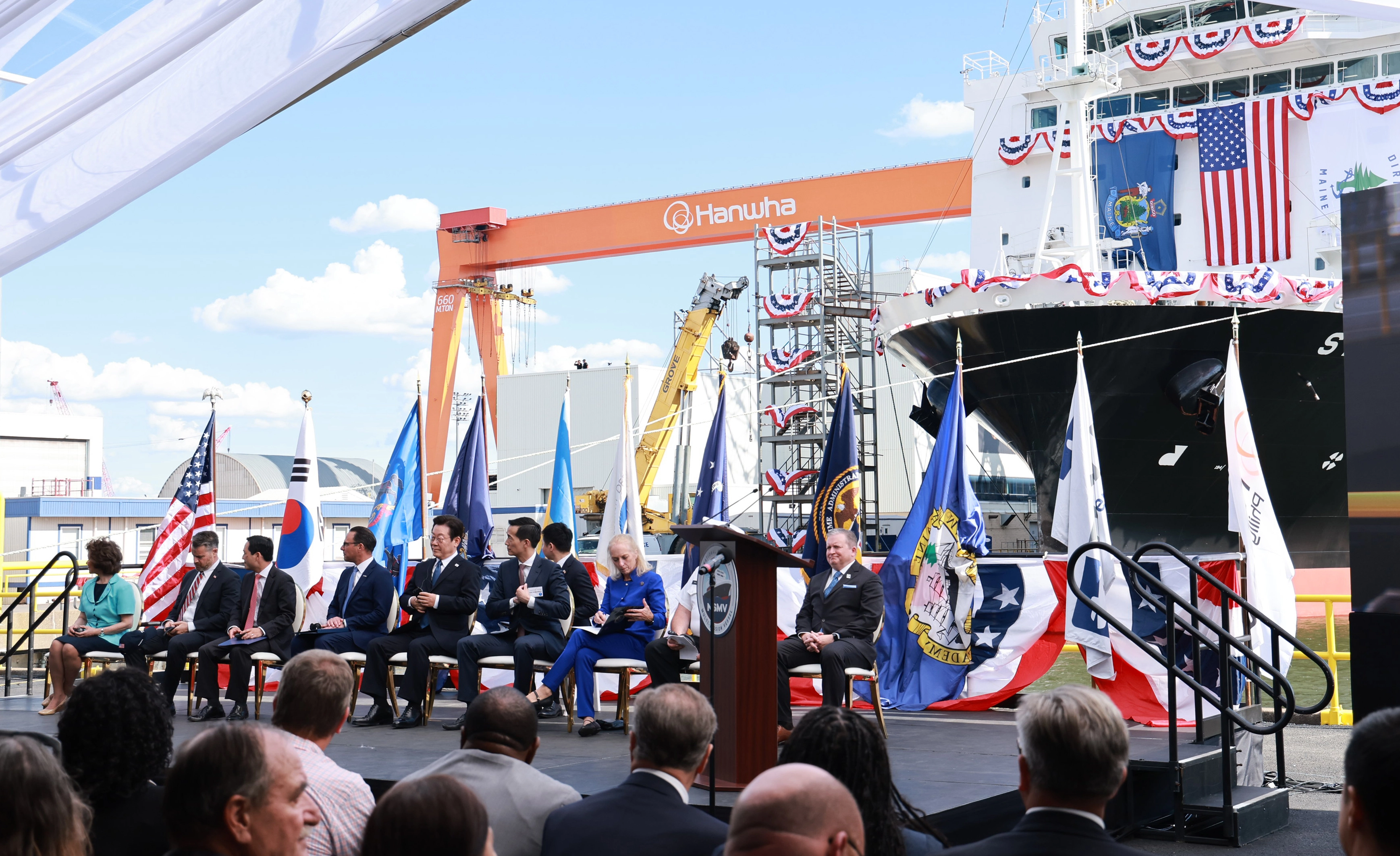 이재명 대통령, 한화 필리조선소 선박 명명식 참석  이재명 대통령이 필리조선소에서 열린 ‘스테이트 오브 메인’호 명명식에 참석한 모습. 필라델피아 연합뉴스