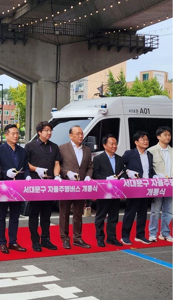 개통식에 참석한 문성호 의원(왼쪽에서 두 번째)
