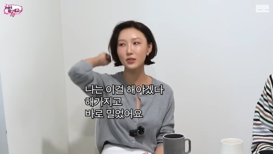마마무 화사가 과거 소속사에서 방출될 위기에 처했던 경험을 털어놨다. 유튜브 채널 ‘뜬뜬’ 캡처