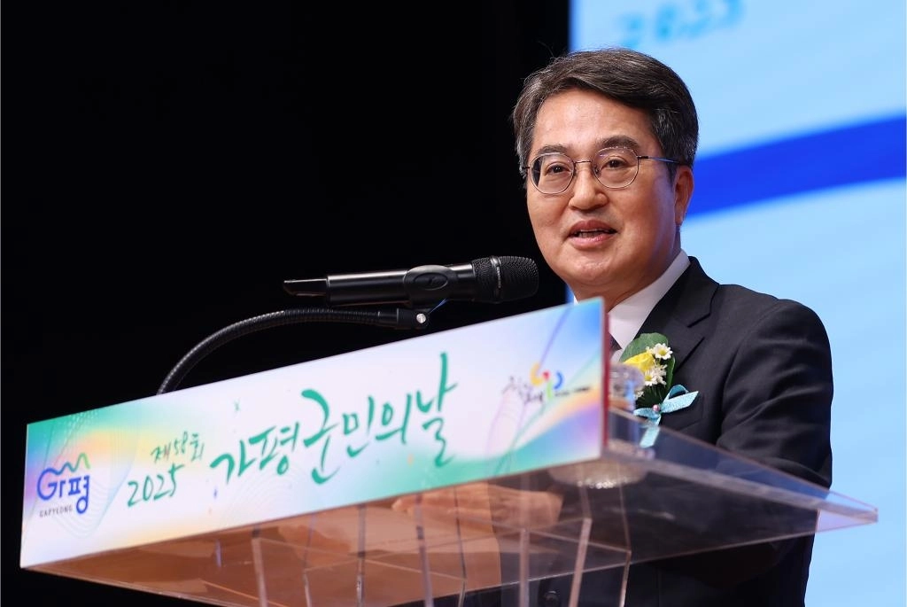 17일 오전 가평문화예술회관에서 열린 제58회 가평군민의 날 기념식에서 김동연 경기도지사가 축사를 하고 있다. (경기도 제공)