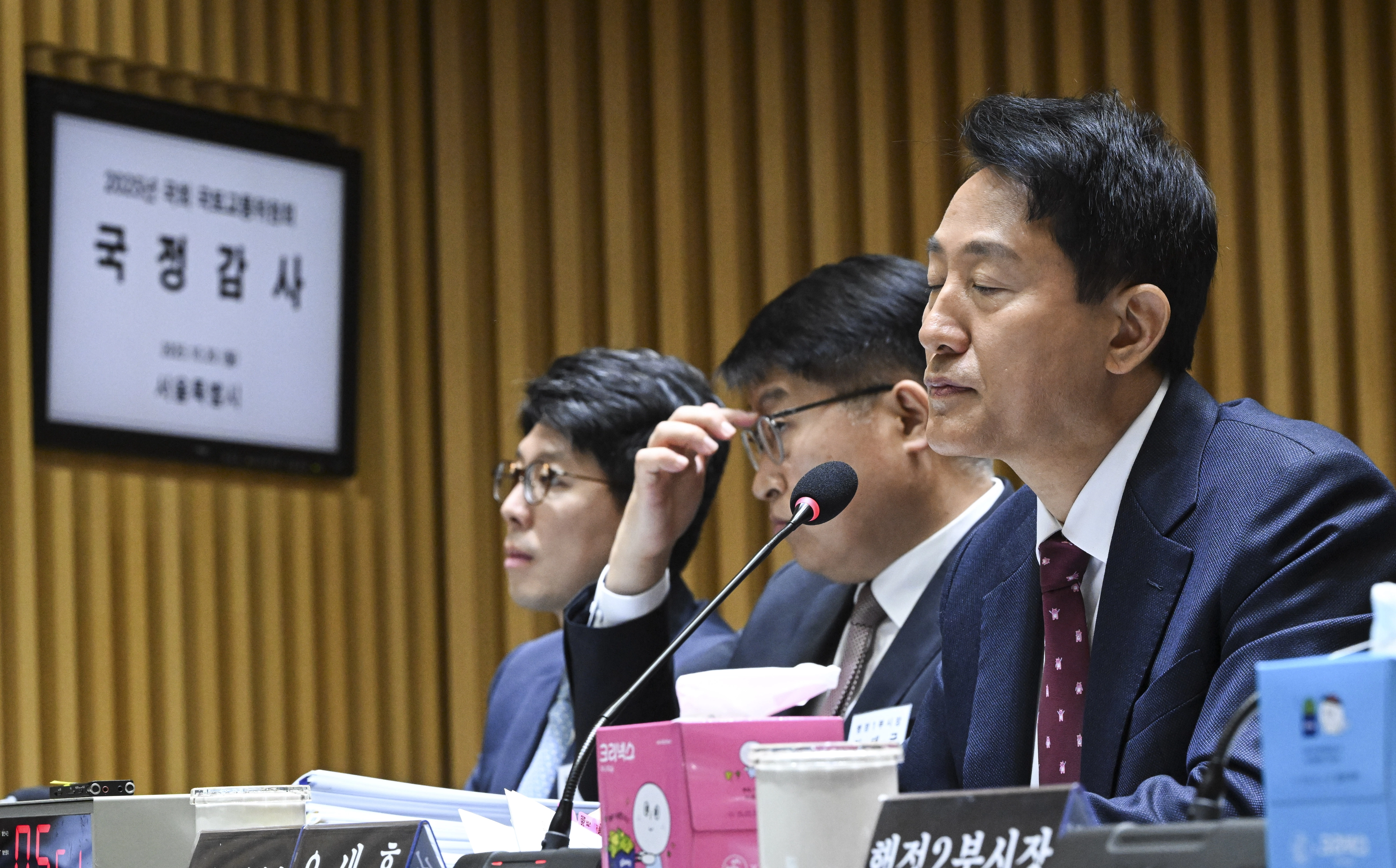 오세훈 서울시장이 20일 서울시청에서 열린 국회 국토교통위원회의 서울시청에 대한 국정감사에서 의원 질의를 듣고 있다. 2025.10.20 이지훈 기자