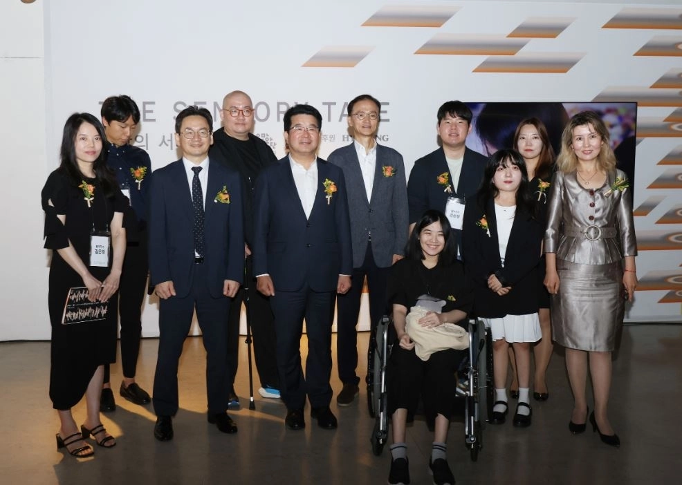 서울창작예술센터 장애예술기획전 ‘감각의 서사’에 참석한 이이수루 의원 및 주요 참석자