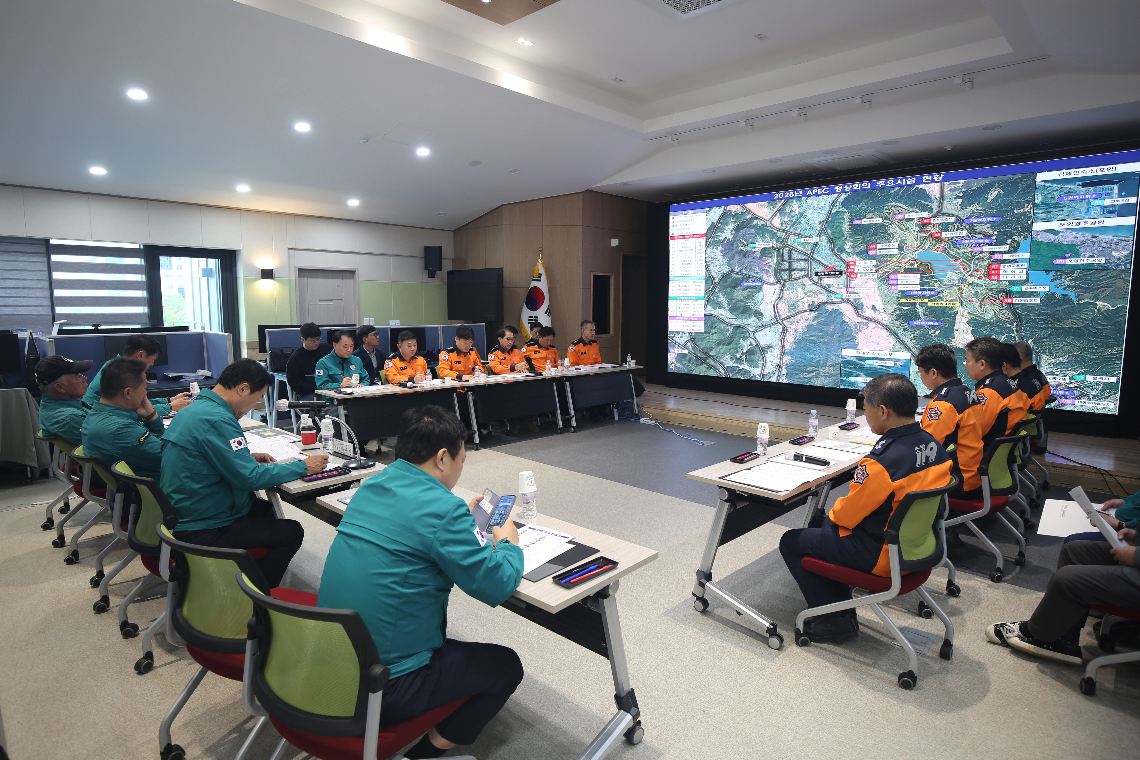 지난 20일 APEC 소방작전본부 종합상황실을 방문한 경북도의회 건설소방위원회(위원장 박순범). 경북도의회 제공